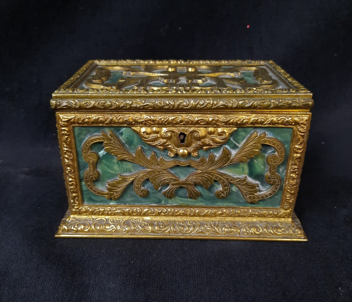 Boîte doré en bronze Tahan (XIXe siècle)