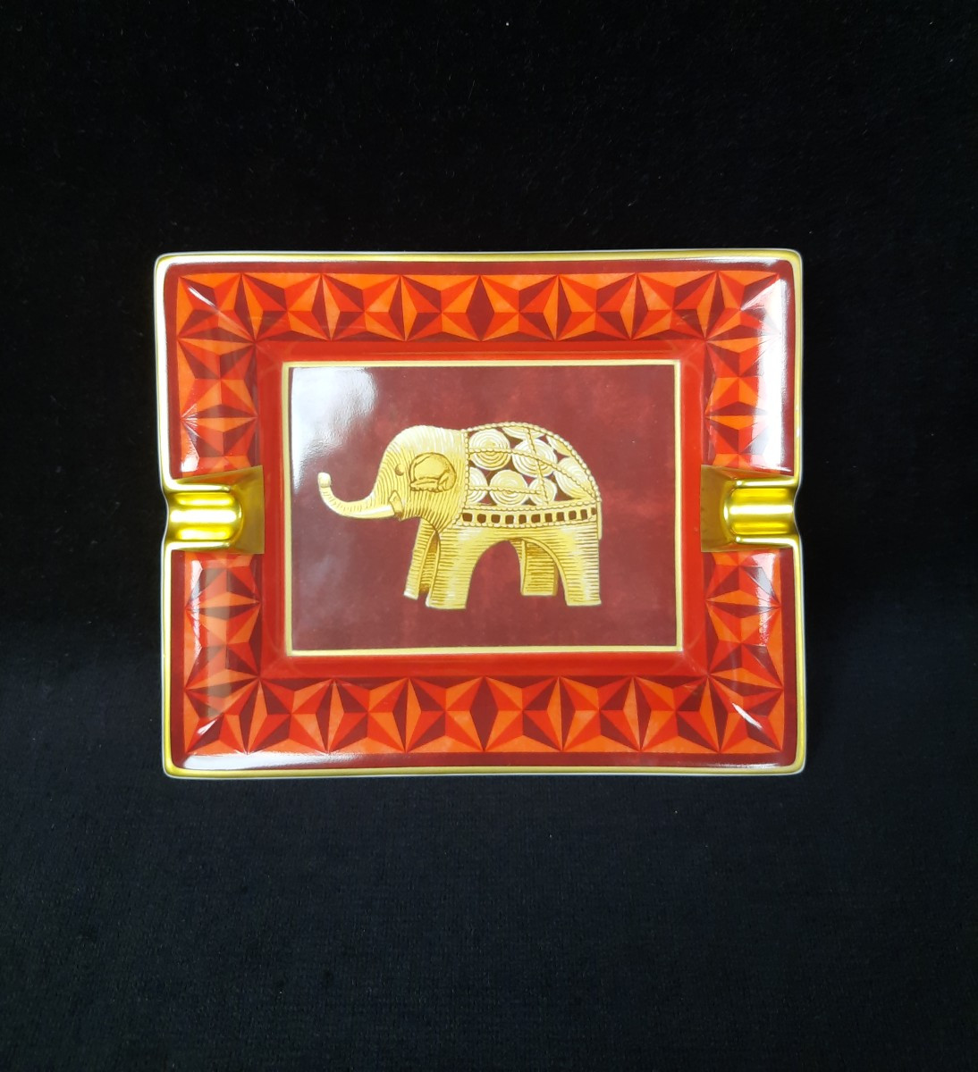 Hermès - Porcelain Ashtray - Elephant
