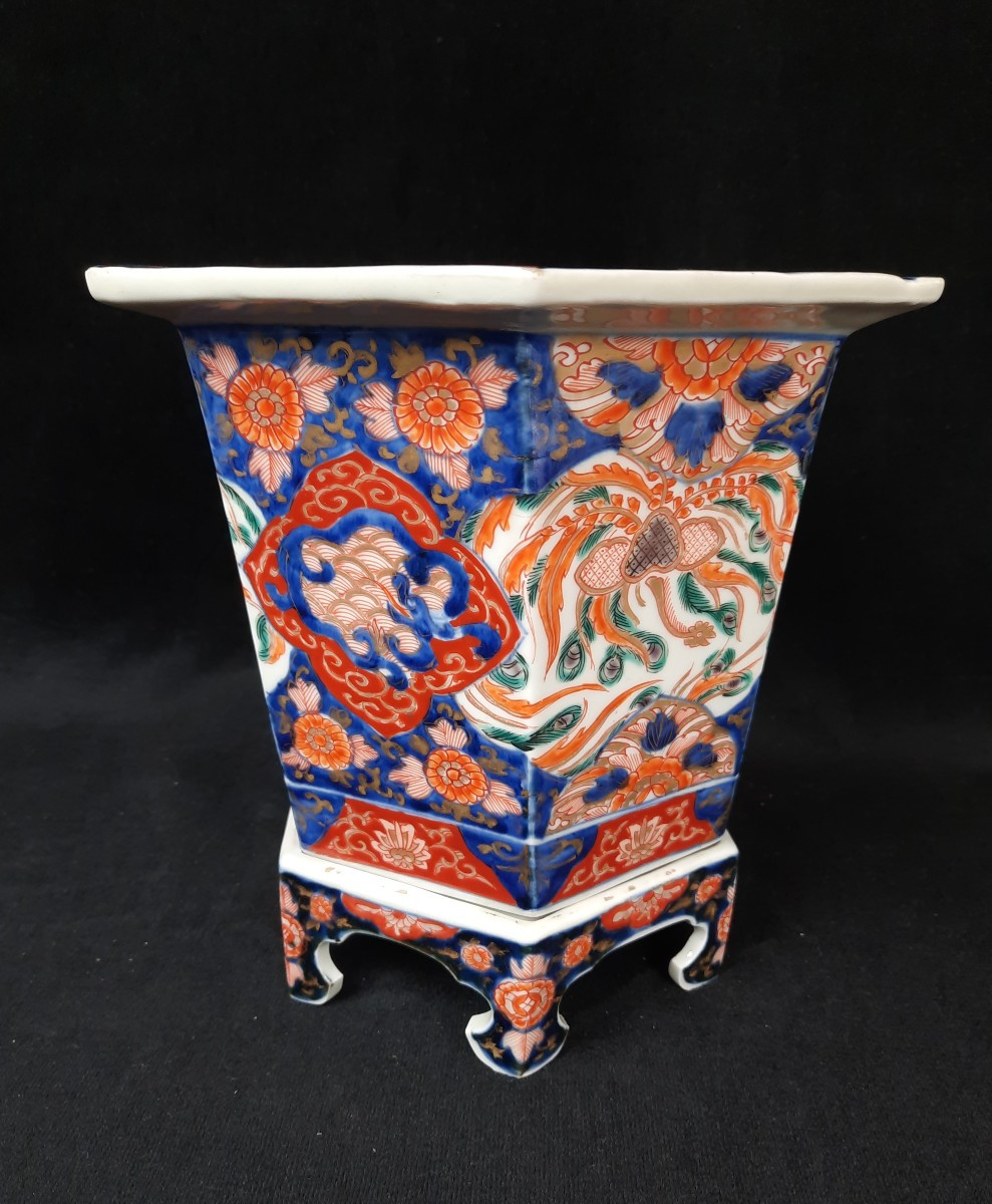 Imari Porcelain Flowerpot - Japan (20th Century)