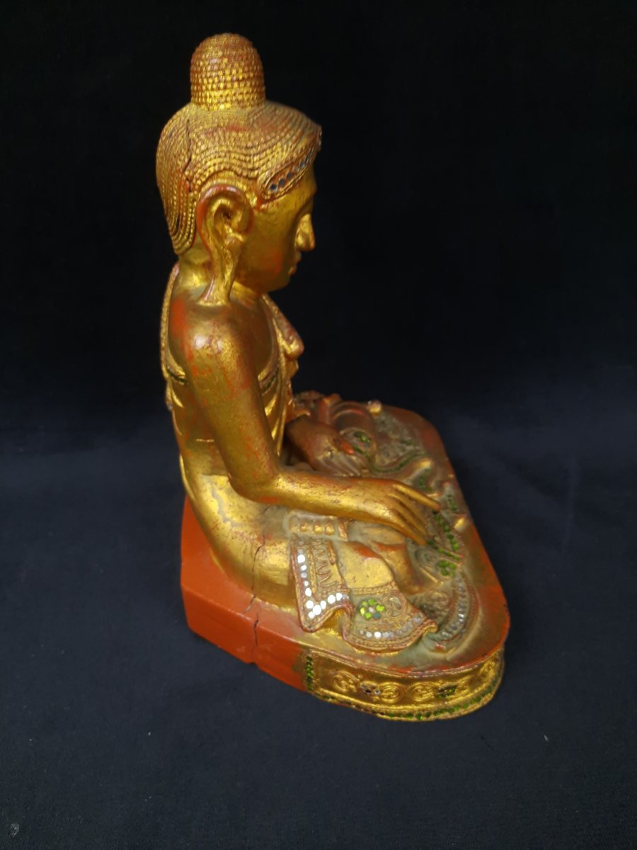 Wooden Buddha Sculpture -photo-1