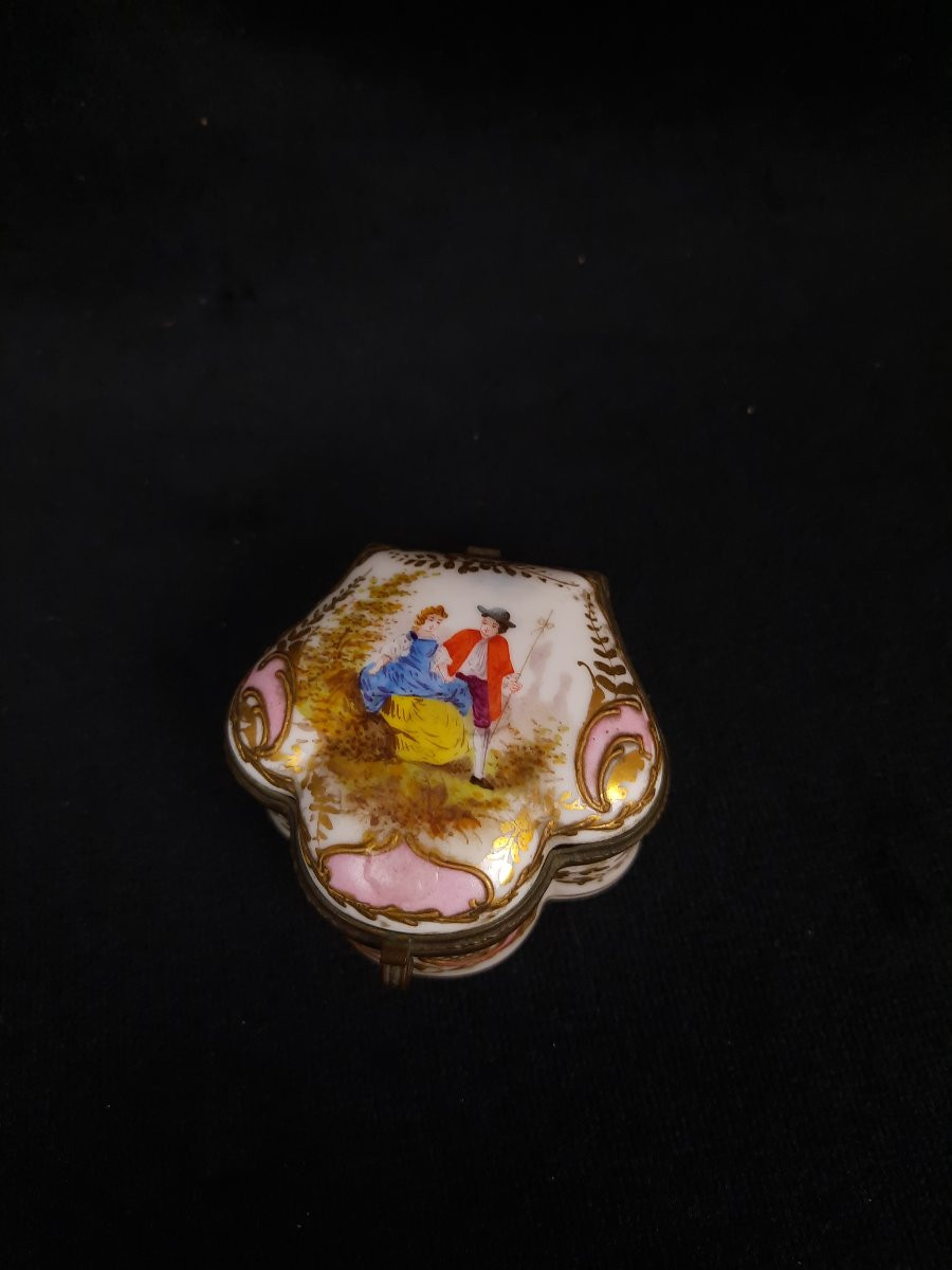Petite boîte en porcelaine - Scène galante (XIXe siècle)-photo-2