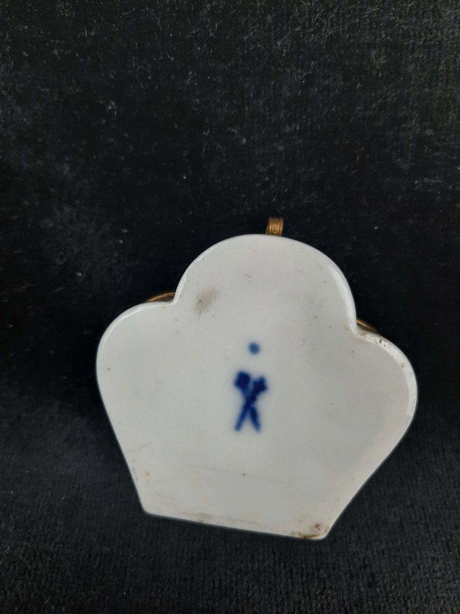 Petite boîte en porcelaine - Scène galante (XIXe siècle)-photo-2
