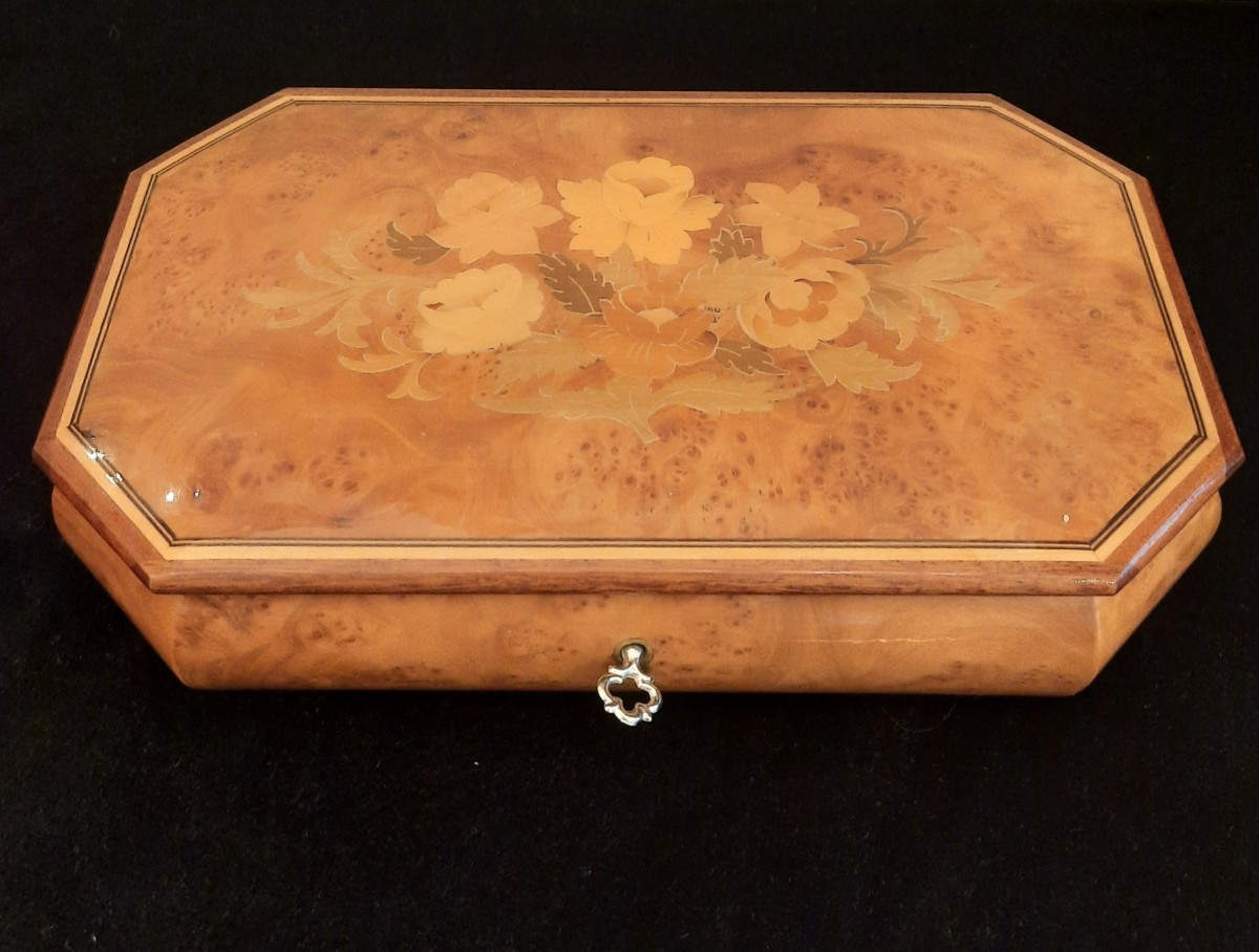 Boîte à bijoux musicale marqueterie (XXe siècle)