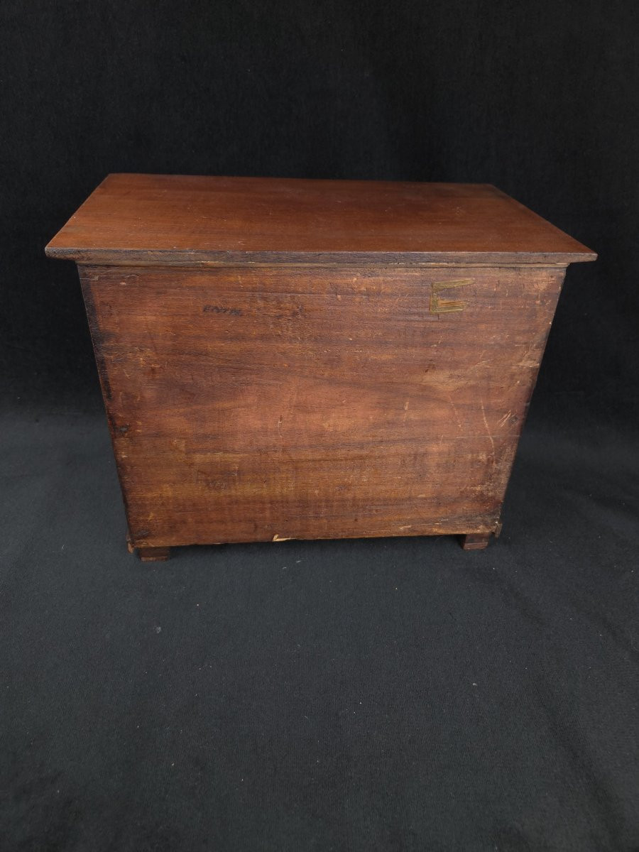 Commode miniature en bois  – XXᵉ siècle-photo-1