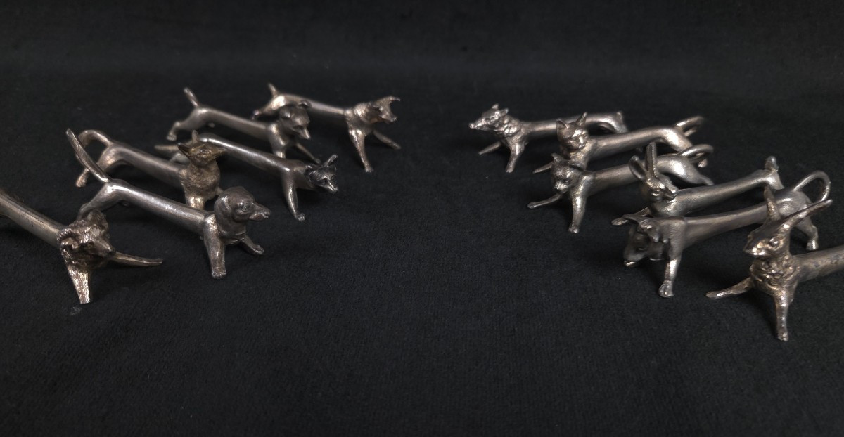 Série de 12 portes couteaux animaliers en métal argenté 