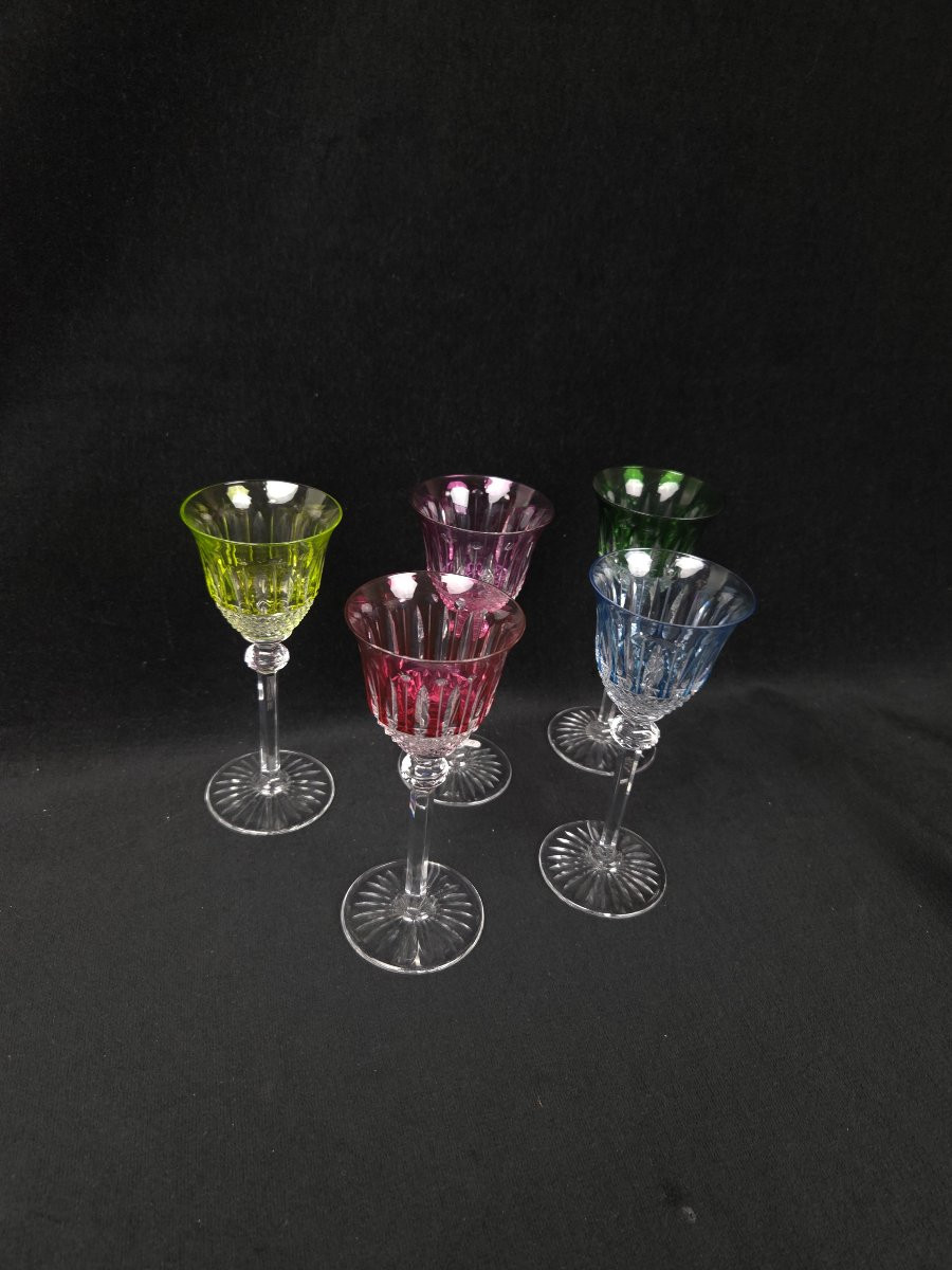 Ensemble de verres à vin blanc en cristal taillé et coloré (XXe)-photo-2