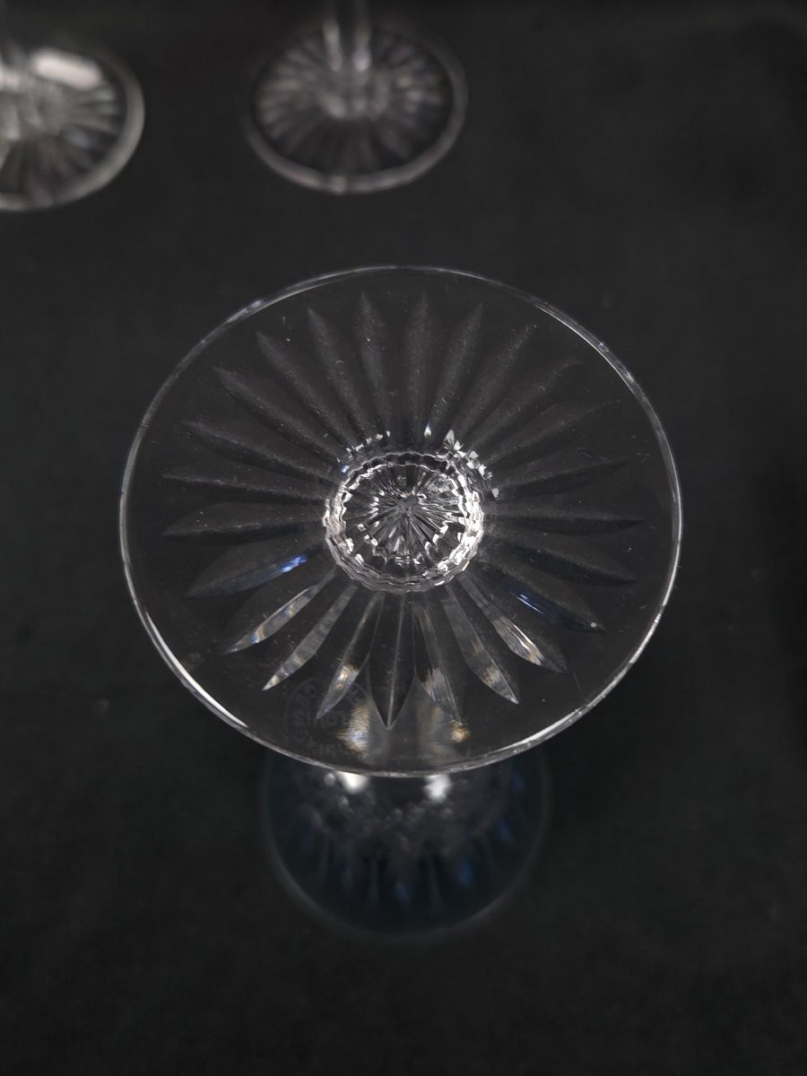 Ensemble de verres à vin blanc en cristal taillé et coloré (XXe)-photo-1