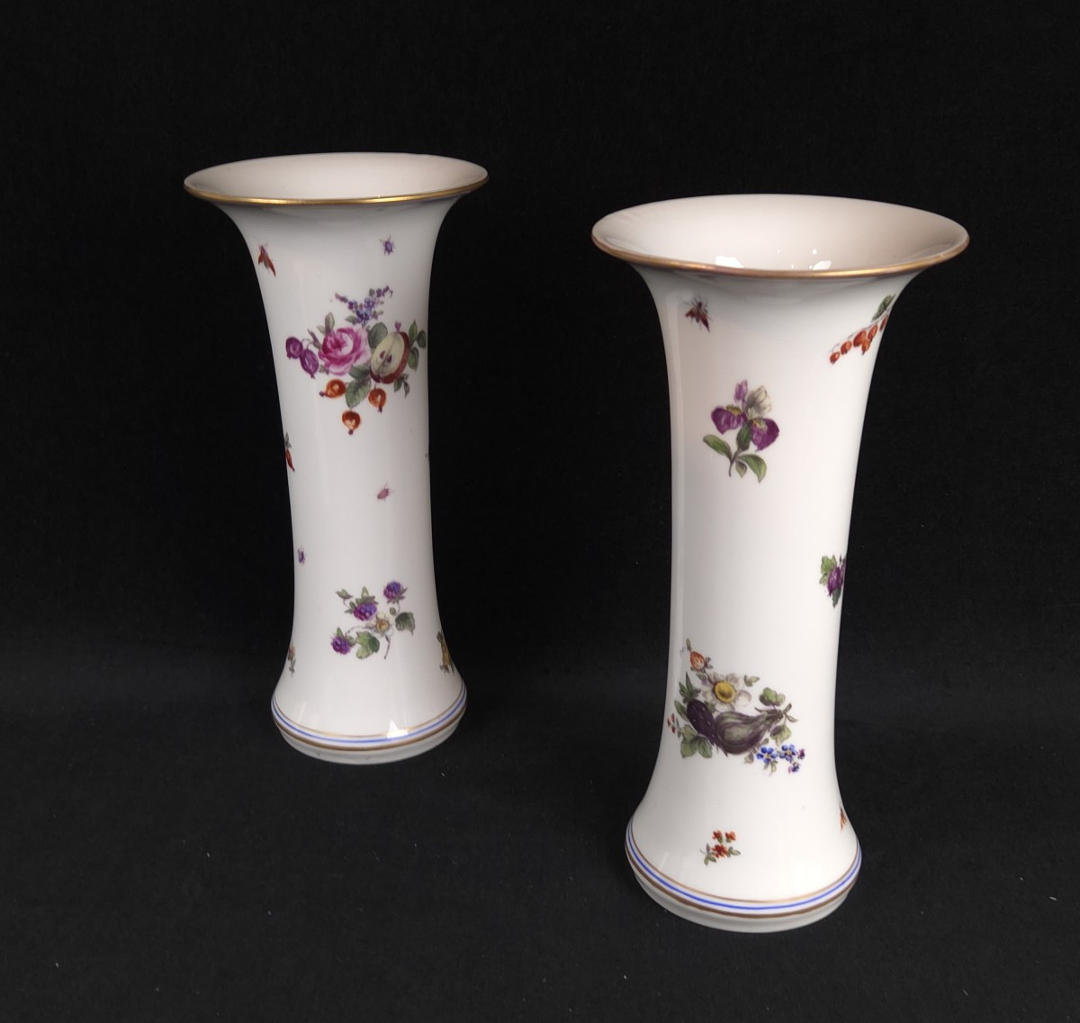 Paire de vases en porcelaine (XXe siècle)