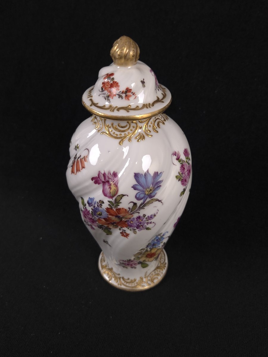 Paris Porcelain Covered Pot (19th Century)-photo-3