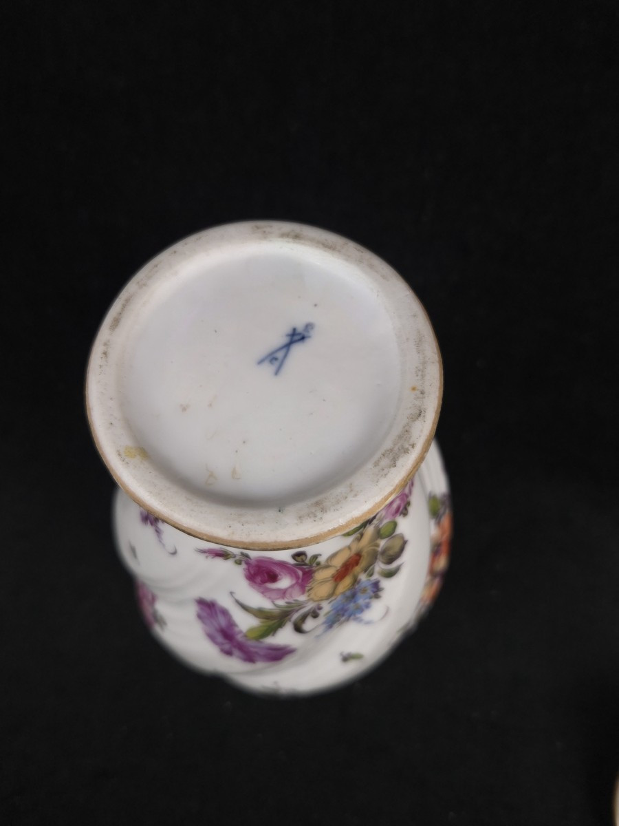 Paris Porcelain Covered Pot (19th Century)-photo-1