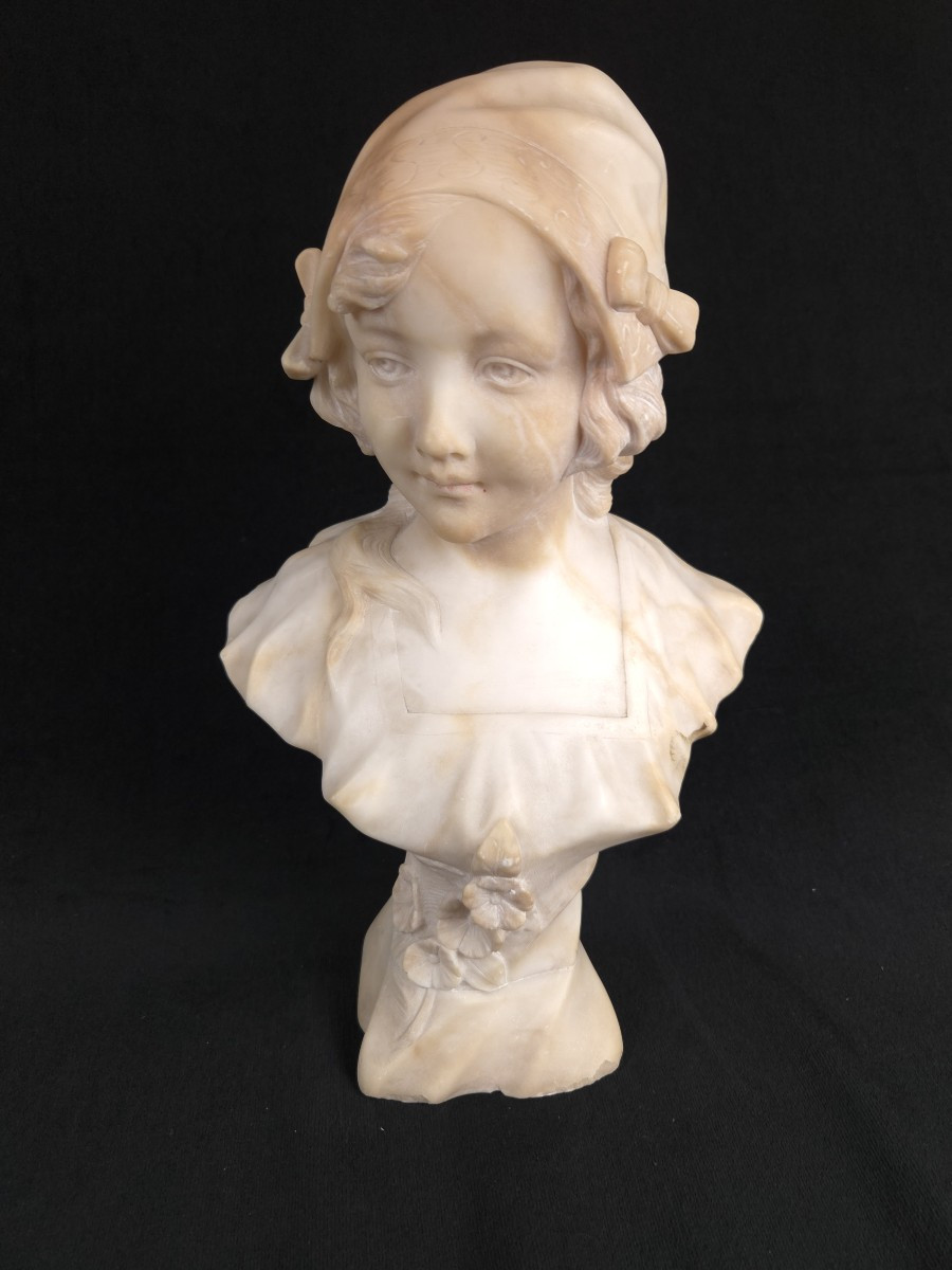 Alabaster Bust Of A Young Girl - Circa 1900