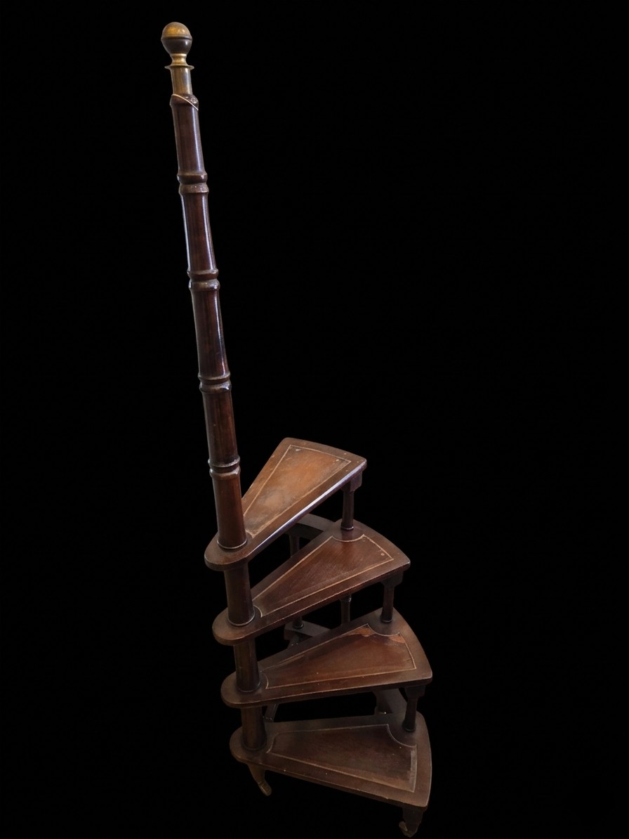 Escalier de bibliothèque en colimaçon - style anglais (XXe siècle)