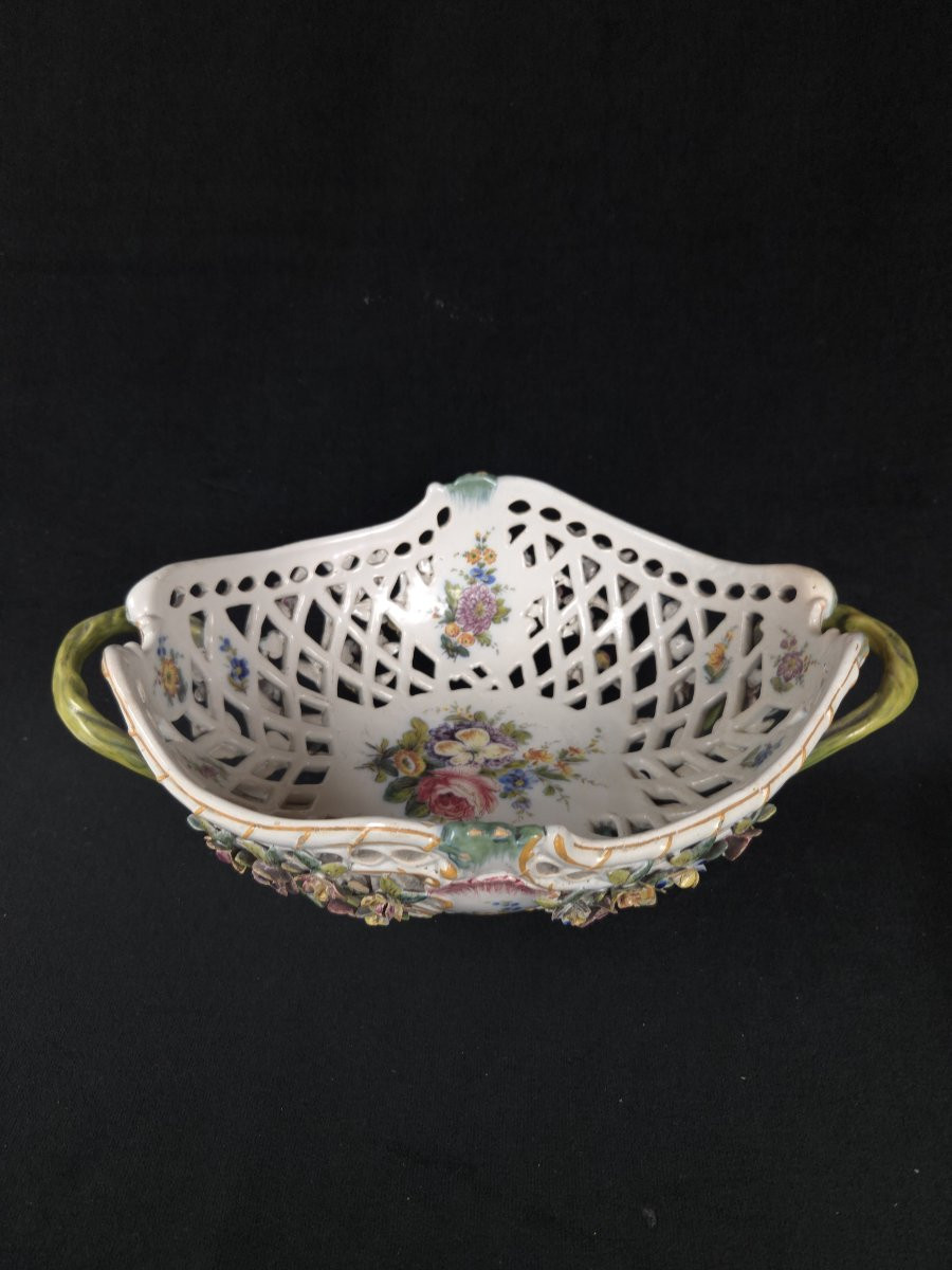 Corbeille florale ajourée en faïence de Nove di Bassano (XIXe siècle)-photo-3