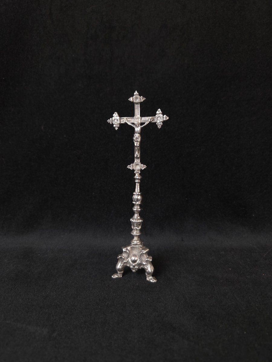 Cruxifix de table en argent massif 800 - Travail italien (XXe siècle)