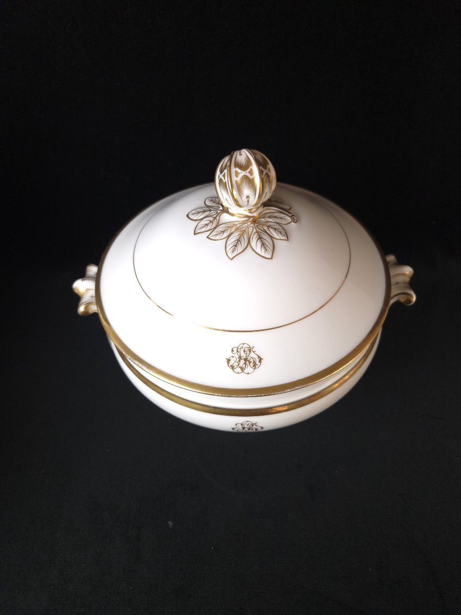 Covered Vegetable Dish In Paris Porcelain By Gille Jeune (19th Century)-photo-2