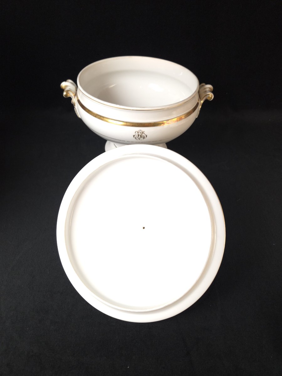 Covered Vegetable Dish In Paris Porcelain By Gille Jeune (19th Century)-photo-1