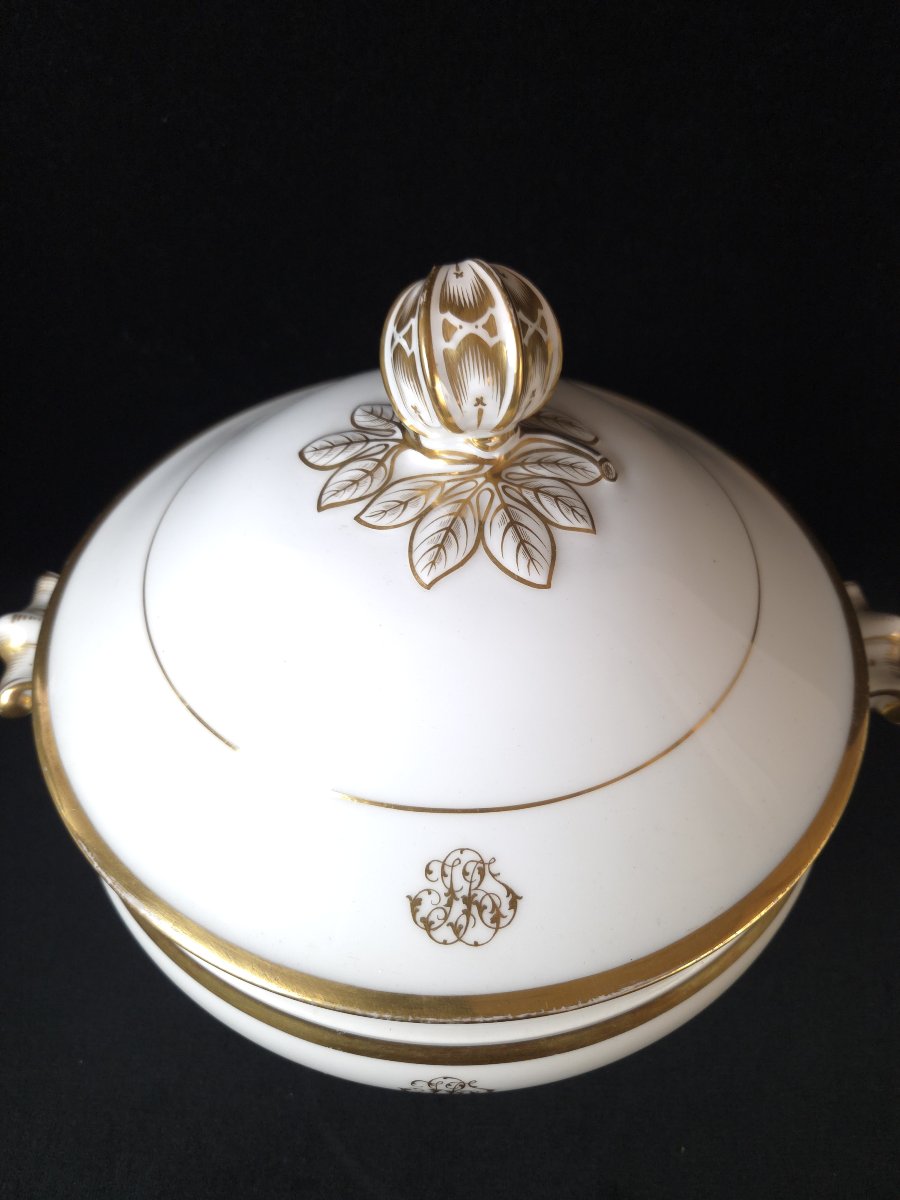 Covered Vegetable Dish In Paris Porcelain By Gille Jeune (19th Century)-photo-2
