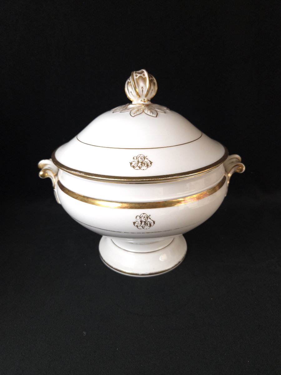 Covered Vegetable Dish In Paris Porcelain By Gille Jeune (19th Century)