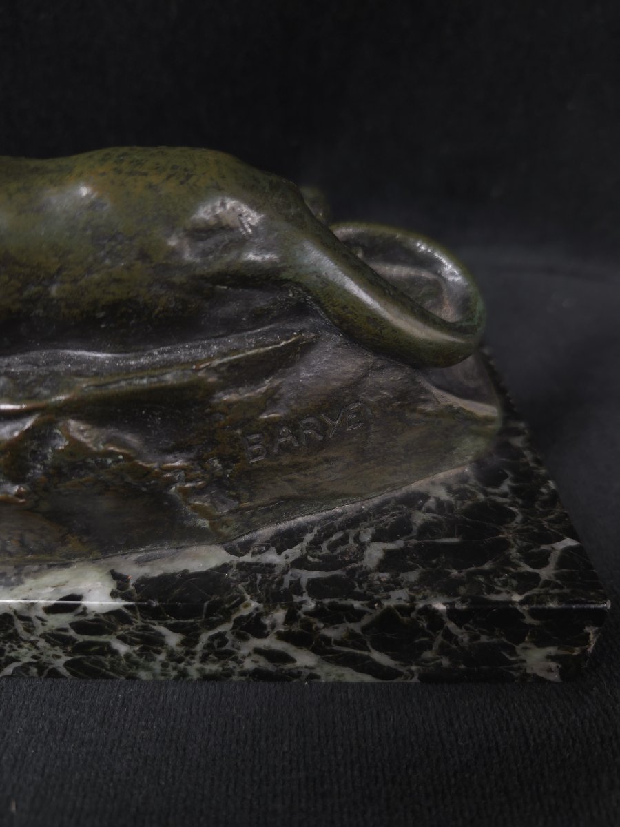Antoine-Louis BARYE (1795-1875) - bronze - Panthère couchée tenant un cerf muntjac -photo-2