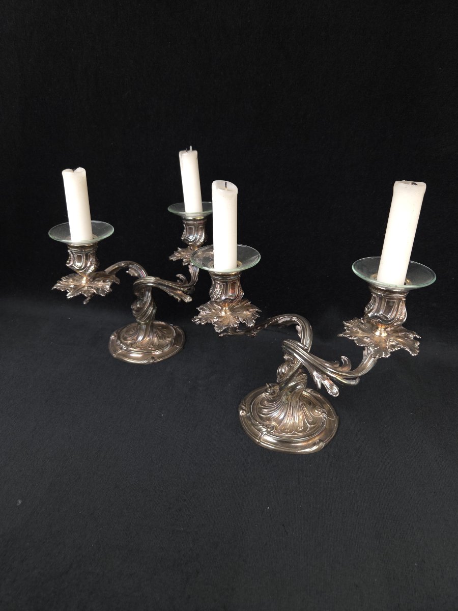 CHRISTOFLE - Paire de flambeaux à deux branches de style Rocaille en métal argenté (XXe siècle)-photo-3
