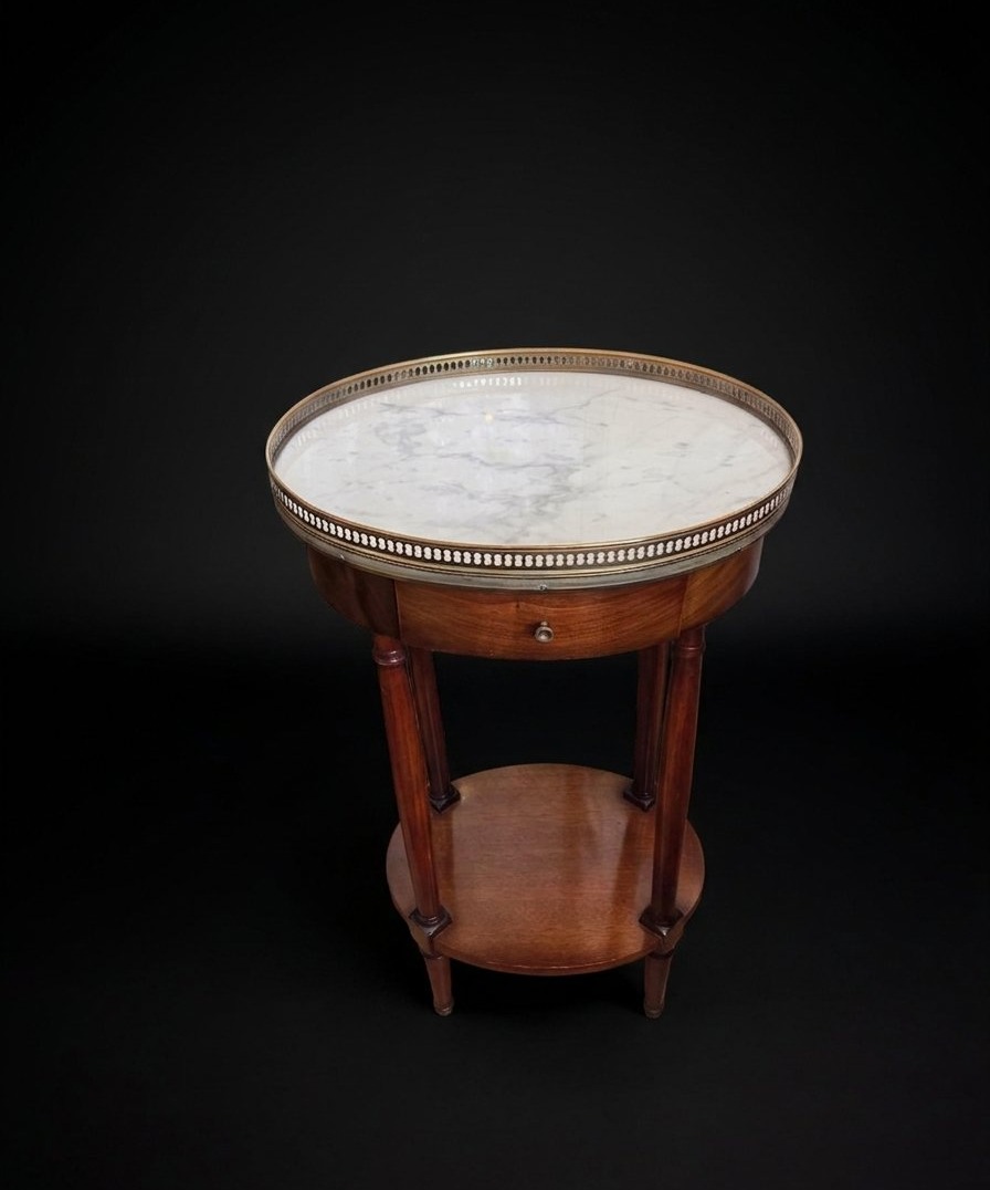 Guéridon ovale de style Louis XVI en acajou et mabre - XIXe siècle