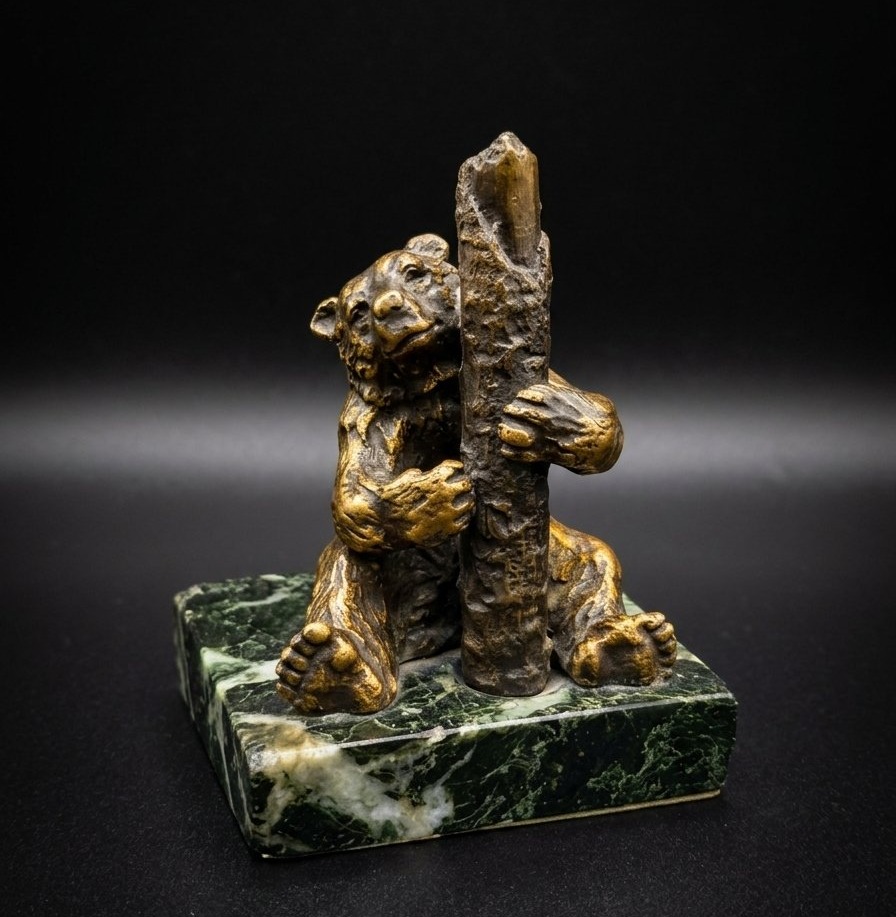 Sculpture en bronze - Ours grimpeur (XXe siècle)