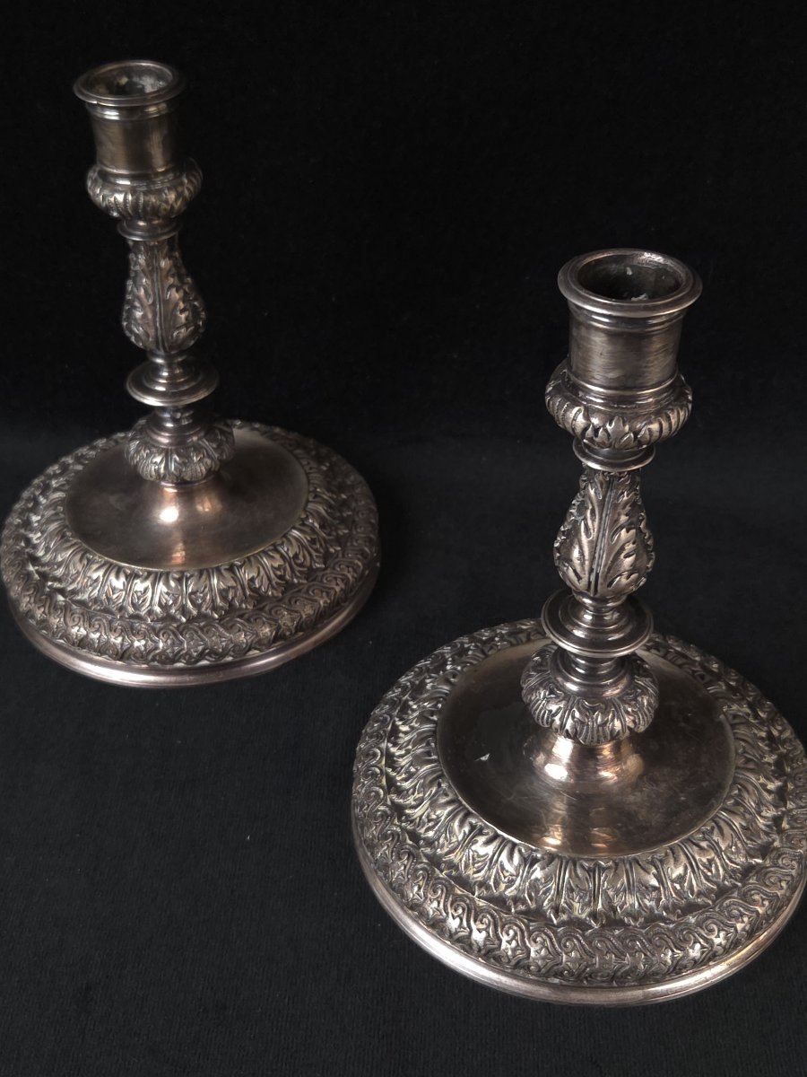 Paire de bougeoirs en bronze argenté style Louis XIV (XIXe siècle)