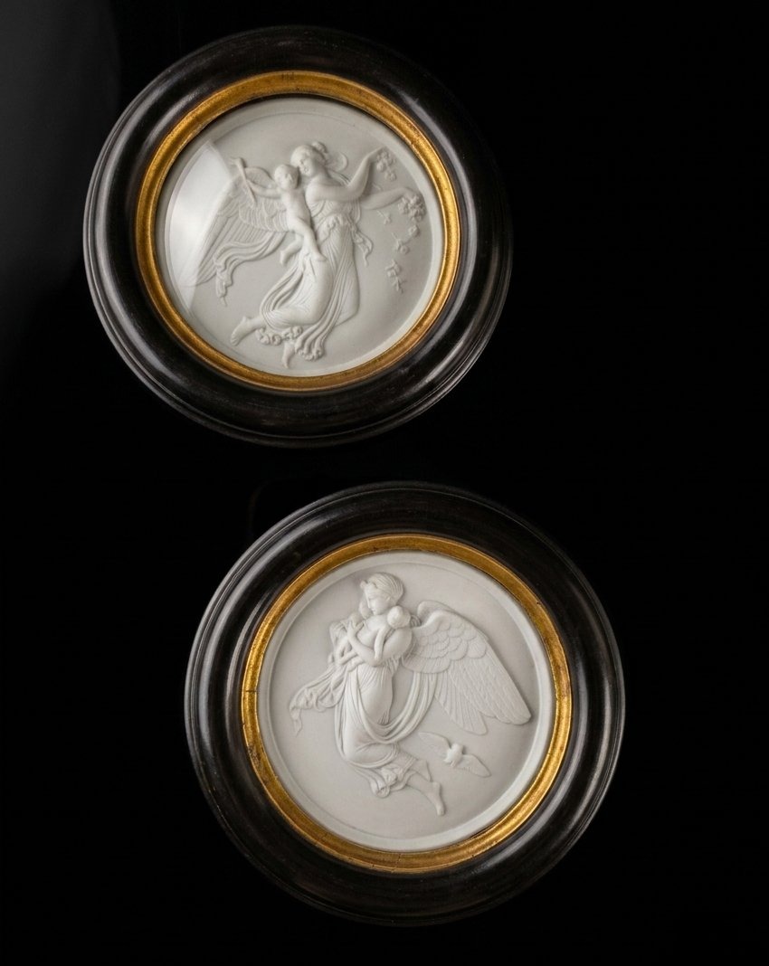 Paire de médaillons en biscuit - Le Jour et la Nuit - d'après Thorvaldsen (XIXe siècle)