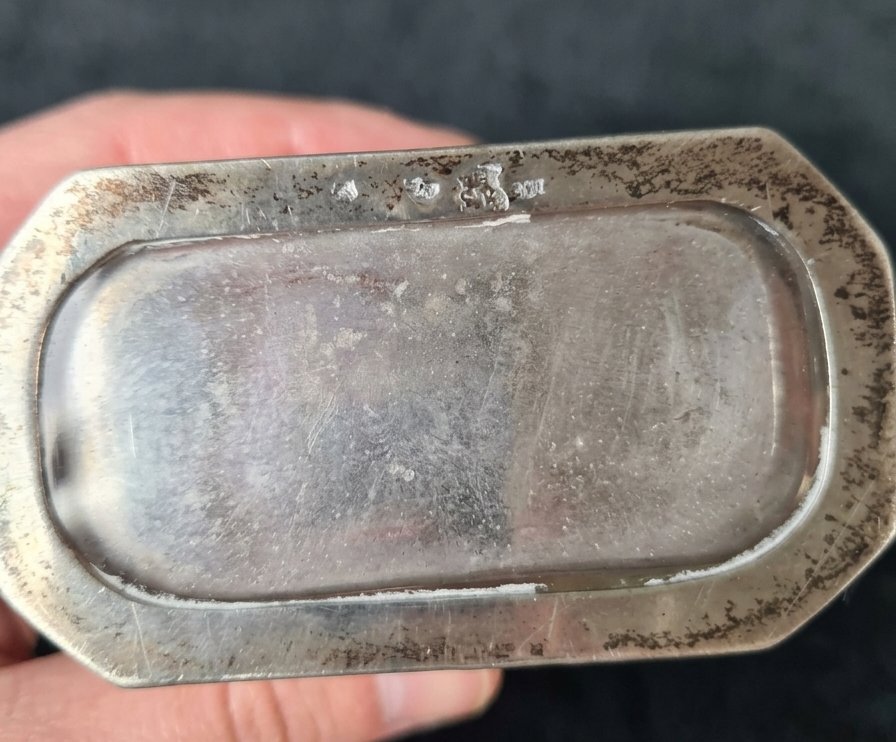 Flacon à parfum en cristal gravé et monture ajourée en argent 800 (XXe siècle)-photo-4