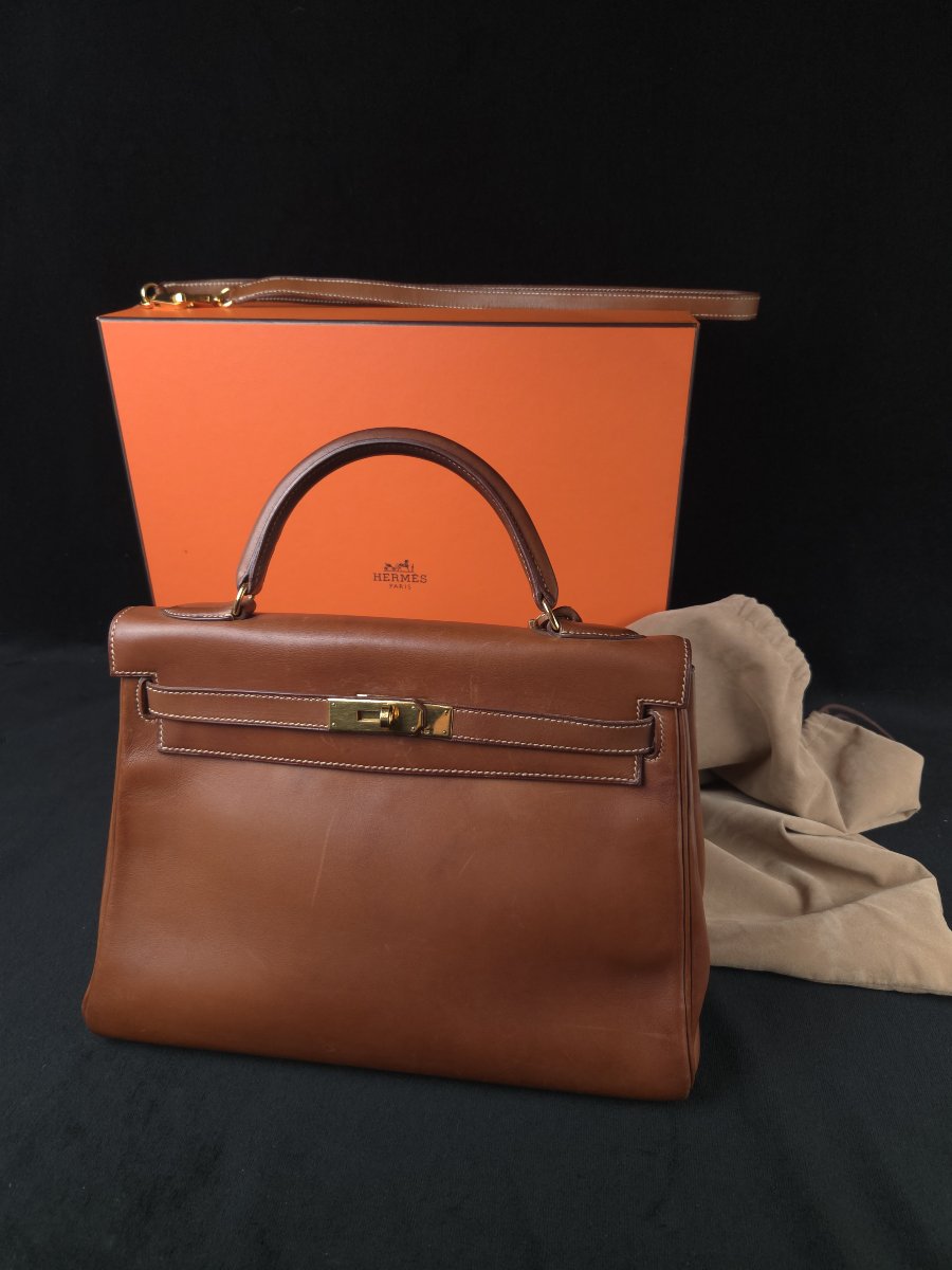 Hermès Paris - Kelly 32 Bag In Brown/gold Box Calfskin -photo-2