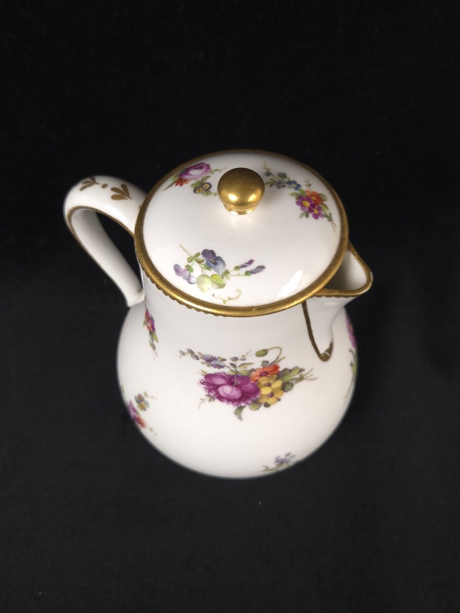 Pot à lait couvert en porcelaine dans le goût de Sèvres / XIXe siècle-photo-1