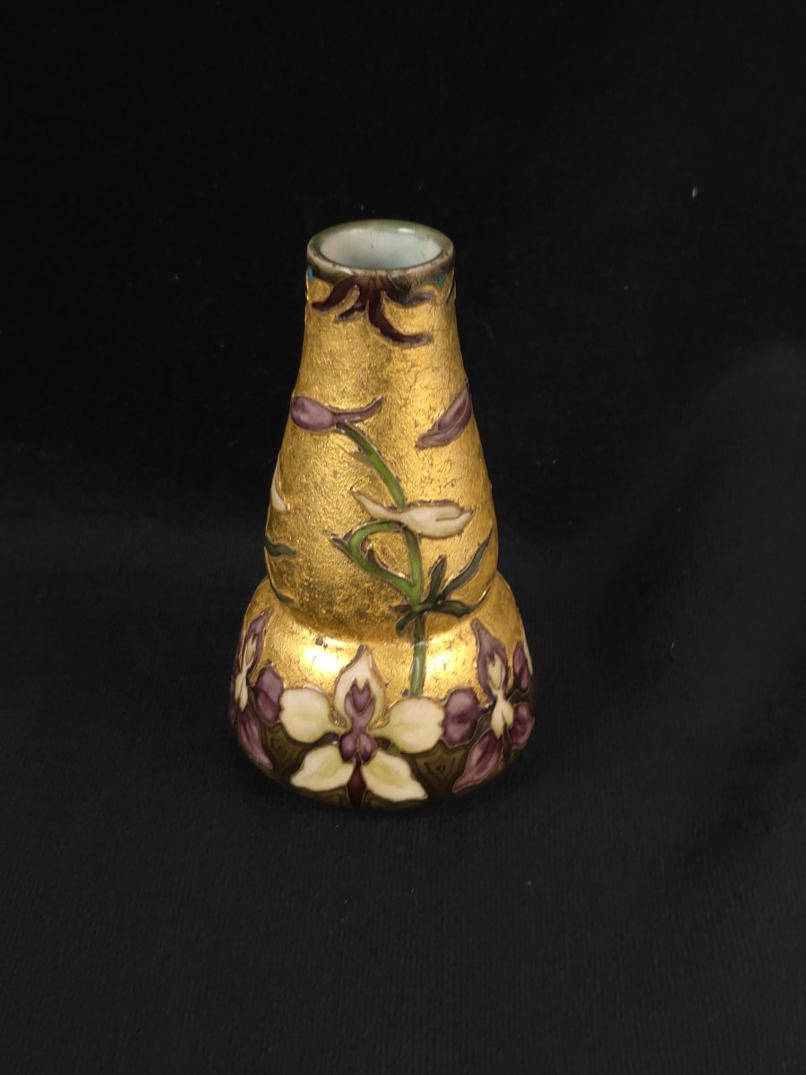 Paul Millet et V. Yung (Sèvres) - Vase gourde art nouveau en porcelaine émaillée aux orchidées