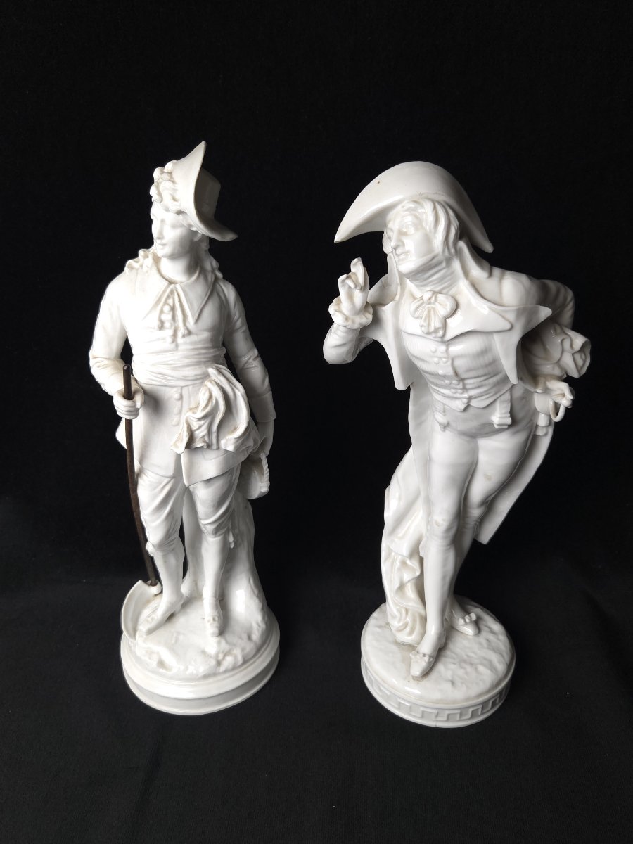 Vion & Baury Paris - Paire de grandes statues en porcelaine blanche - L'Incroyable et Le Chouan