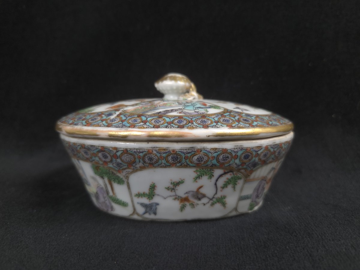 Lidded Canton Porcelain Box - China (19th Century)-photo-1