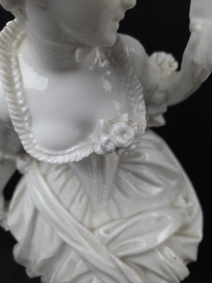 Vion & Baury - Grande paire de figurines en porcelaine blanche - Le Bal masqué - XIXe siècle-photo-3