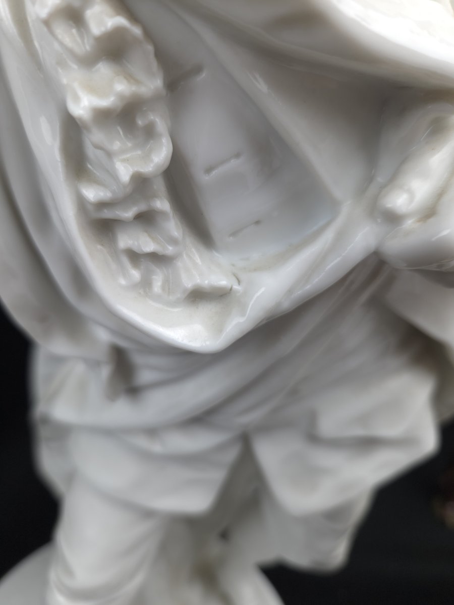 Vion & Baury - Grande paire de figurines en porcelaine blanche - Le Bal masqué - XIXe siècle-photo-7