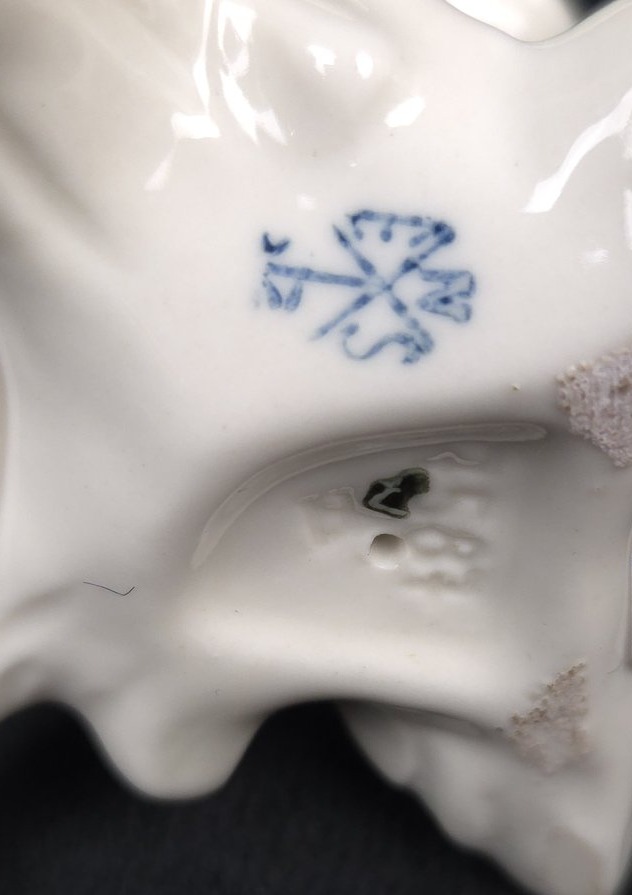 Karl Ens - Figurine en porcelaine polychrome - Perroquet sur une branche -photo-2