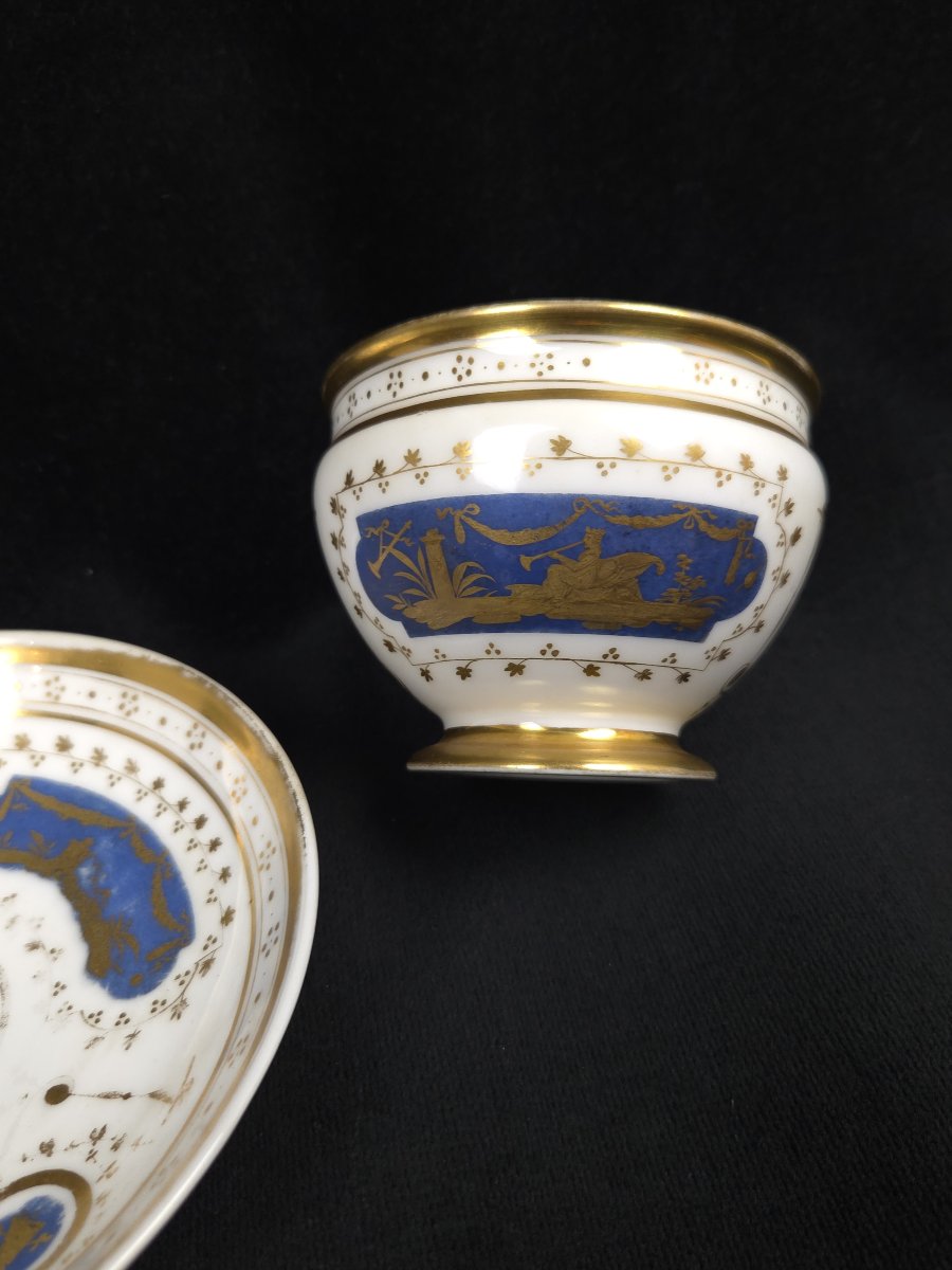 Tasse et sous-tasse en porcelaine - Epoque Empire/Restauration (XIXe siècle)-photo-1