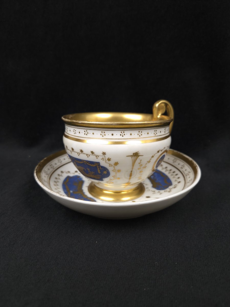 Tasse et sous-tasse en porcelaine - Epoque Empire/Restauration (XIXe siècle)