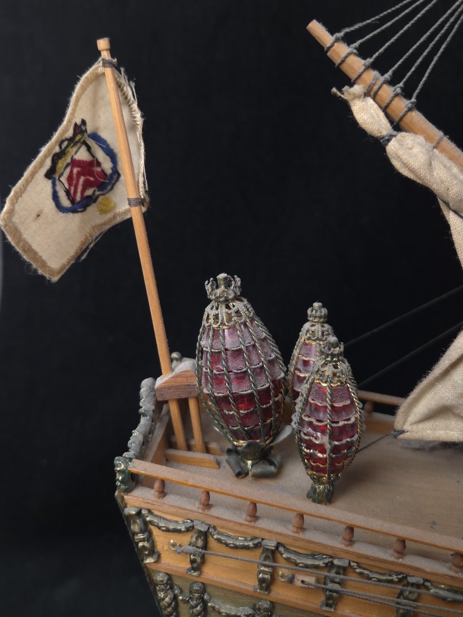 Large Model Of A 17th-century Warship - Royal Three-masted Ship (20th Century)-photo-1