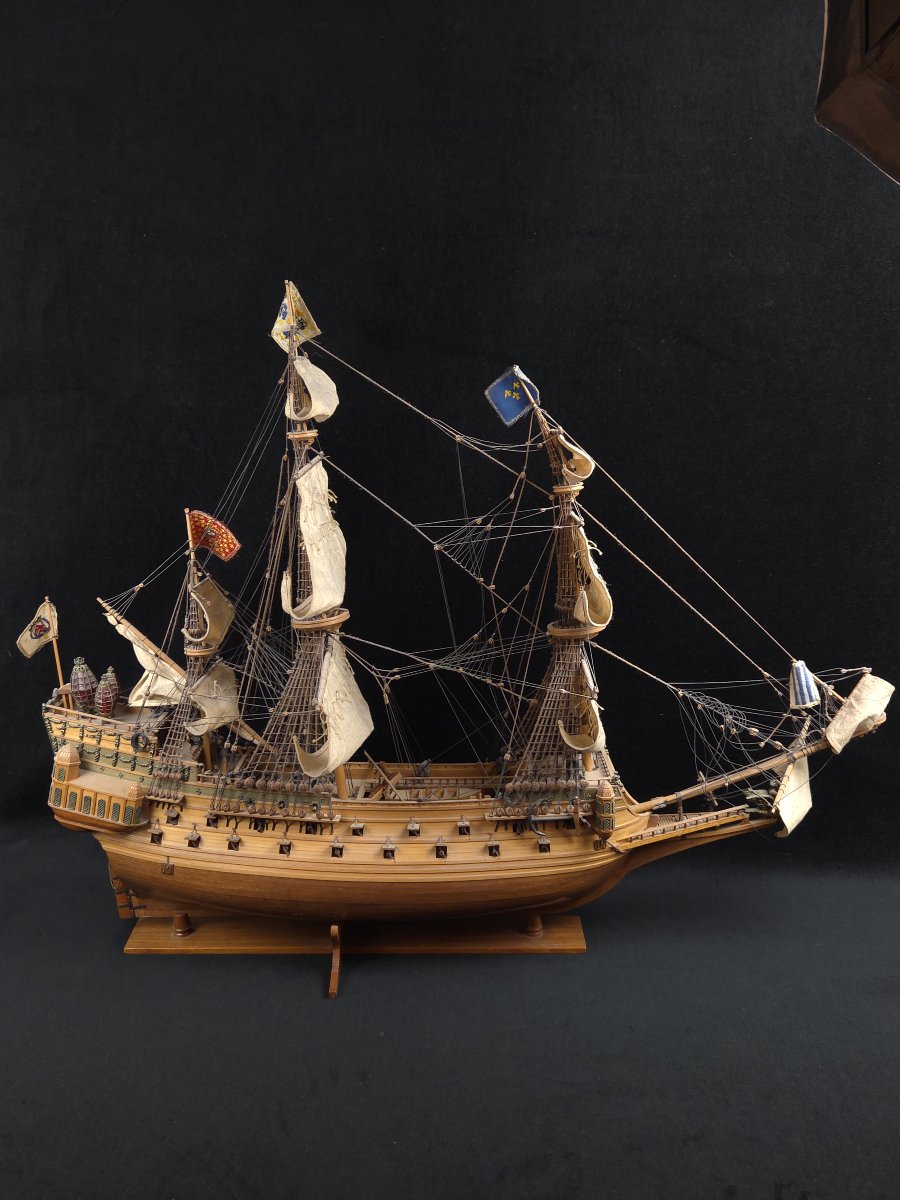 Large Model Of A 17th-century Warship - Royal Three-masted Ship (20th Century)