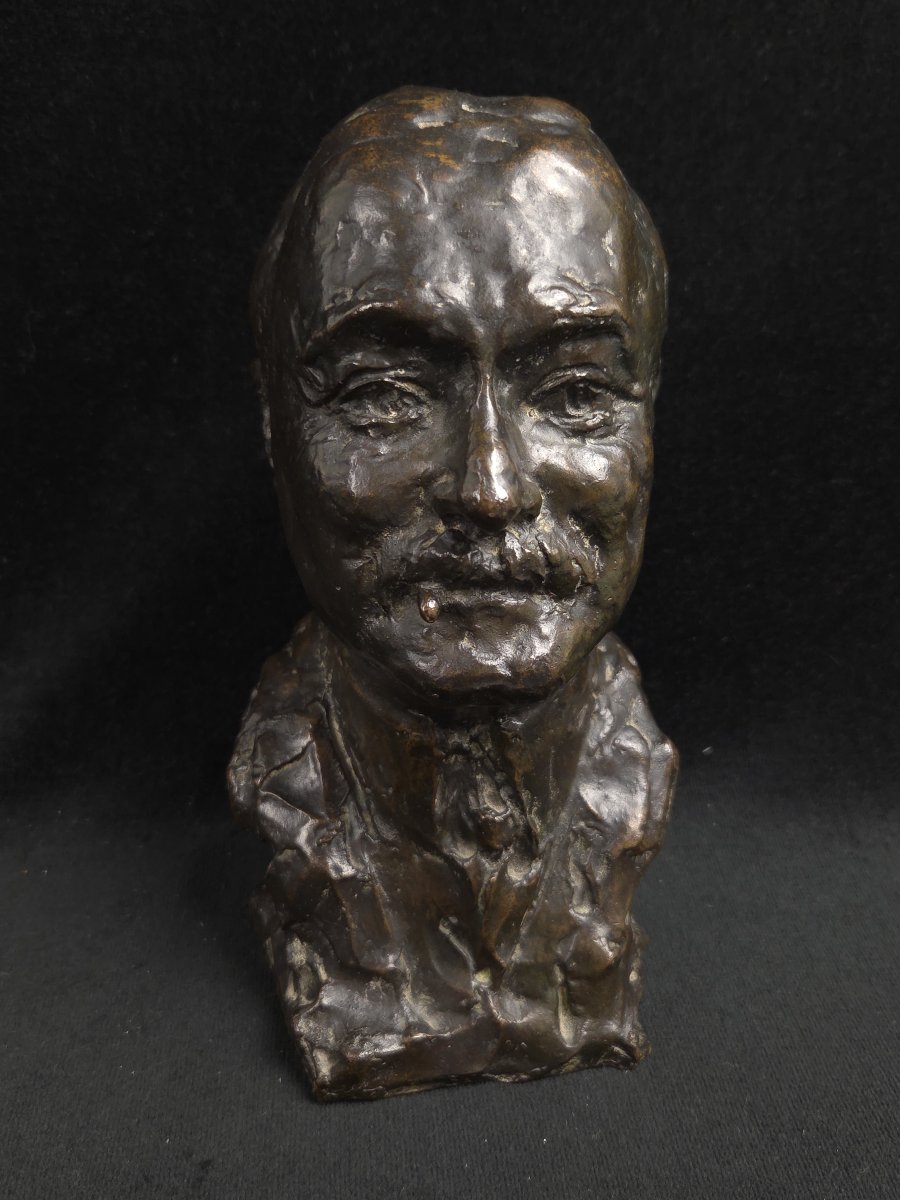 Yvonne Serruys (1873-1953) - Buste d'homme au cigare en bronze 