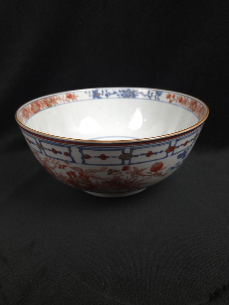 Grand saladier en porcelaine Imari (XIXe siècle)