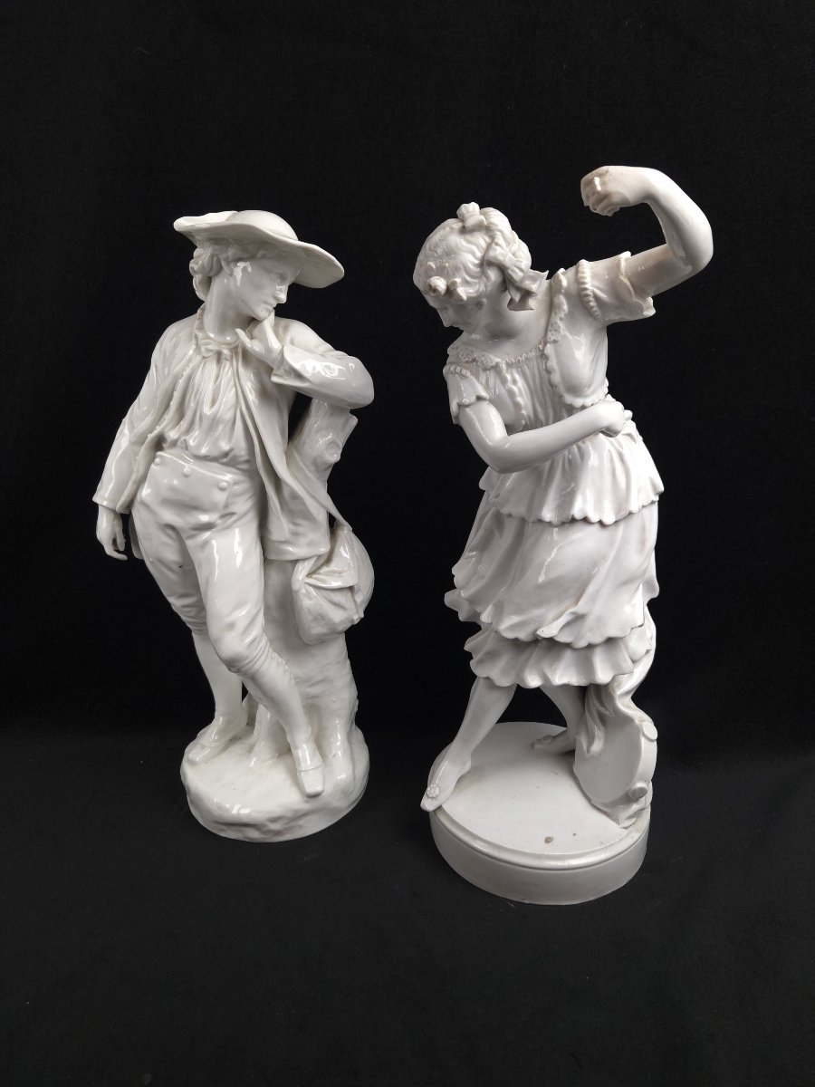Vion & Baury Manufactory - Pair Of White Porcelain Figurines - Galant Motifs 