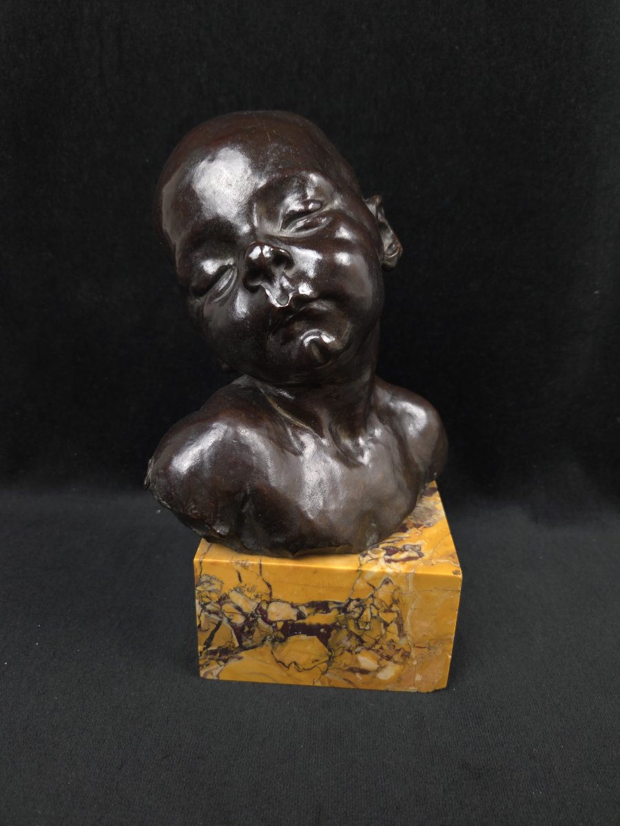 Jules Dalou (1838-1902) - Buste d'enfant endormi en bronze 