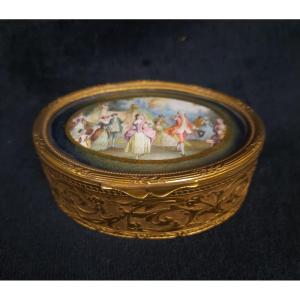 Boîte ovale en bronze - Scène galante (XIXe siècle)