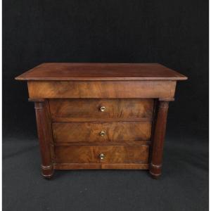 Commode miniature en bois  – XXᵉ siècle