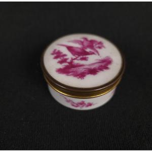 Petite boîte en porcelaine décor camaïeu rose - XIXe siècle