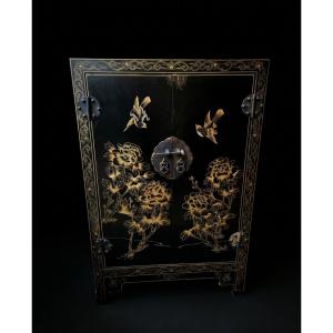 Black Lacquered Wooden Furniture - China (20th Century)