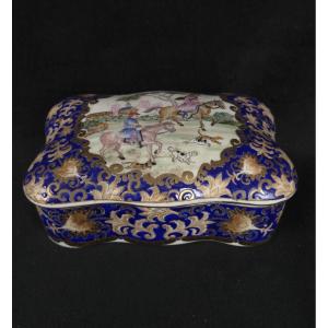Polylobed Porcelain Box - Hunting Scene Decoration (20th Century)
